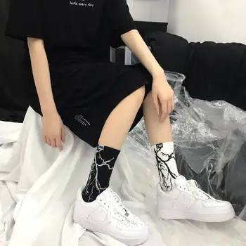 1 çift Kore Tarzı Harajuku Kaykay Uzun Çorap Yaratıcı Eğlenceli Yıldırım Hip Hop Tarzı Çorap Unisex Sokak Çift Çorap