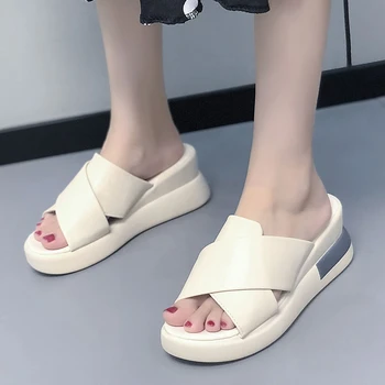 Kama topuklu sandalet kadın 2022 Yaz Yeni Moda Muffin Burnu açık Peri Tarzı Dış Giyim Kalın tabanlı ayakkabılar Kadın