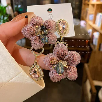 Kore Yeni Asimetrik Su Damlası Kristal Çiçek Küpe Moda Mizaç Tatlı Çok Yönlü Küpe kadın mücevheratı