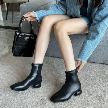 Moda Kadın yarım çizmeler Yuvarlak Ayak Streç Ayakkabı 2022 Yeni Gelenler Siyah Beyaz Bej Geri Fermuar Çorap Kadın Boyutu 35-40